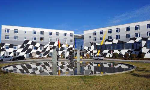 www.hotel-motorsportarena.com