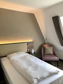 www.hotelampark-leinfelden.de