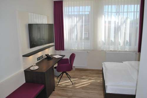www.hotel-am-berg-esslingen.de