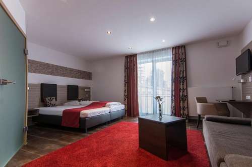 www.hoteldreirosen.de