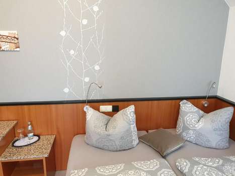 www.hotelsonnenschein.com