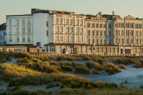 www.strandhotel-hohenzollern.com