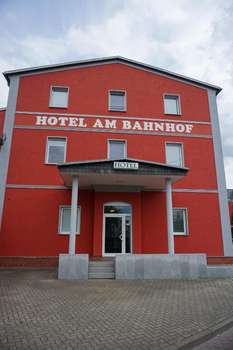 www.hotel-am-bahnhof-waren.de