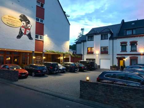 www.zumschwarzenbaeren.de