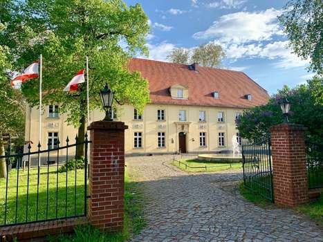 www.schlossdiedersdorf.de