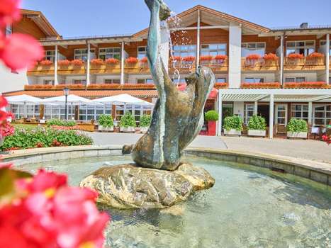 www.parkhotel-badgriesbach.de