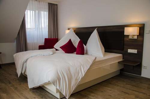 www.hotel-lamm-moensheim.de