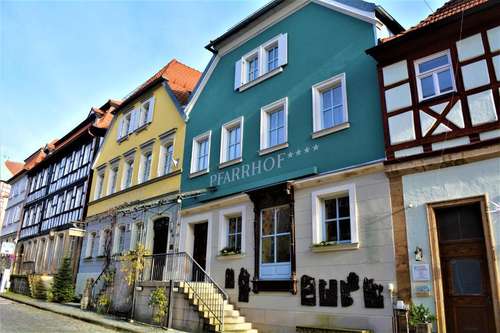 www.stadthotel-pfarrhof.de