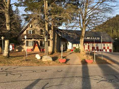 www.waldhotel-auerhahn.com