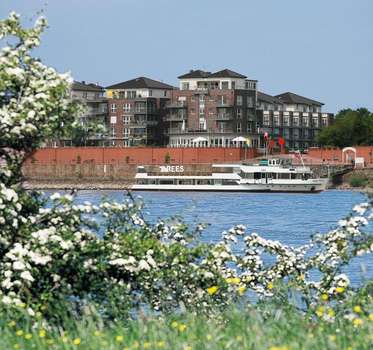 www.hotel-rheinpark.de