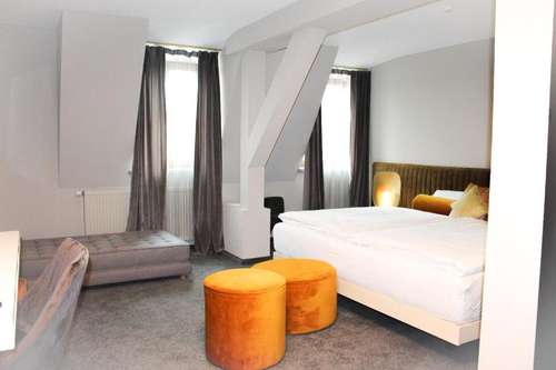 www.hotel-krumbach.com