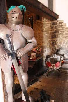 www.burg-hotel-trendelburg.com