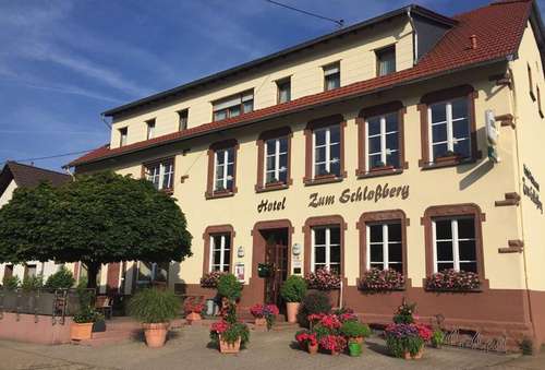 www.hotelschlossberg-kuhn.de