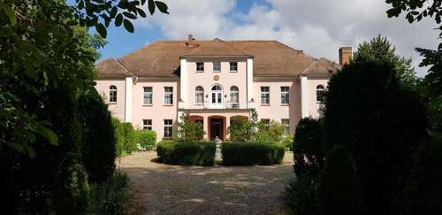 www.schlosshotel-frauenmark.de
