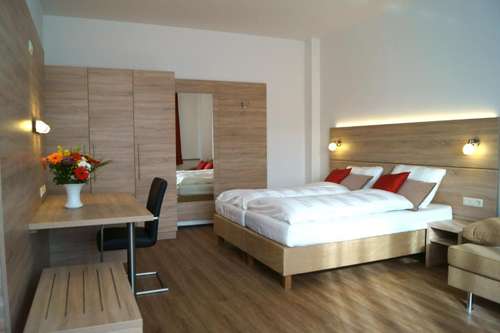 www.hotel-falk.com