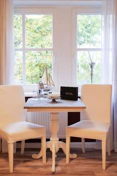 www.hof-holm-schoenberg.de