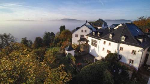 www.villa-kronenburg.de