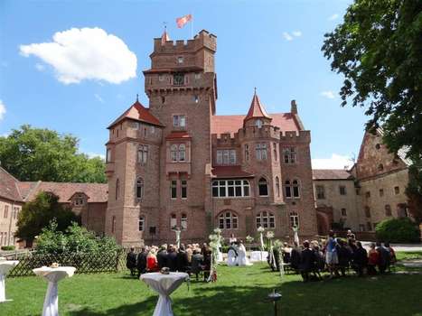 www.schloss-altenhausen.de