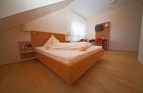 www.hotelkrone-waldbronn.de