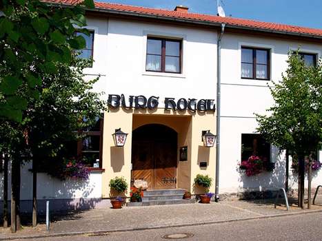 www.burghotel-ziesar.de