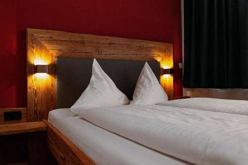 www.hotel-almwirt.com