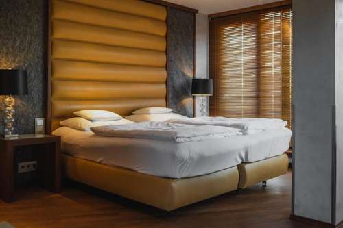 www.yourstrulyhotel.com