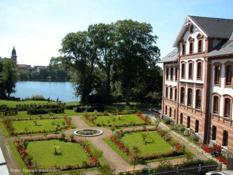 www.hotel-am-tiefwarensee.de