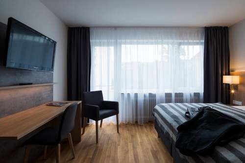 www.base1-hotel.com