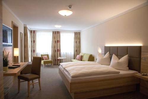 www.hotel-strasshof.de