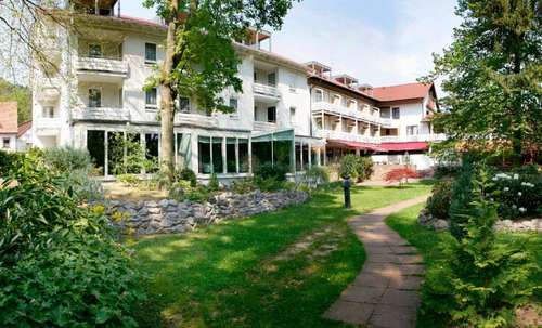 www.hotel-kurpark.com