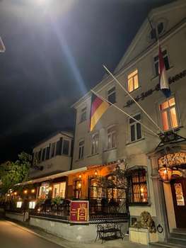 www.hotelzumgoldenenloewen.com