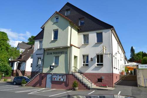www.landhotel-niestetal.de