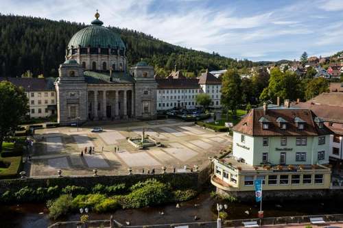 www.dom-hotel-st-blasien.de