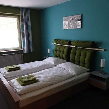 www.zurfredeburg.de