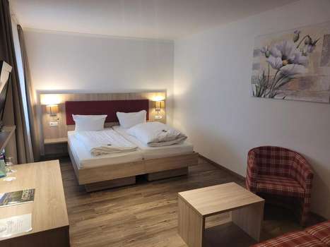 www.hotel-zum-roessle.de