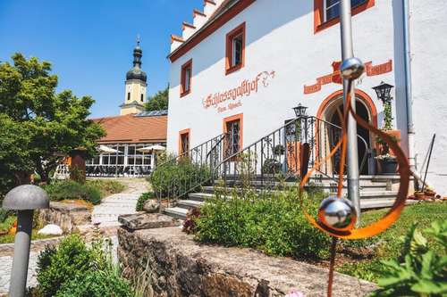 www.schlossgasthof-roesch.de