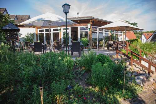 www.landhotelpeters.com