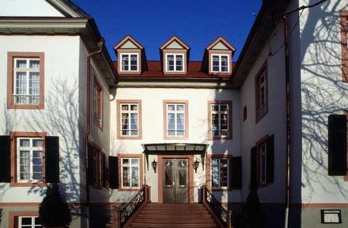 www.herrenhaus-von-loew.de