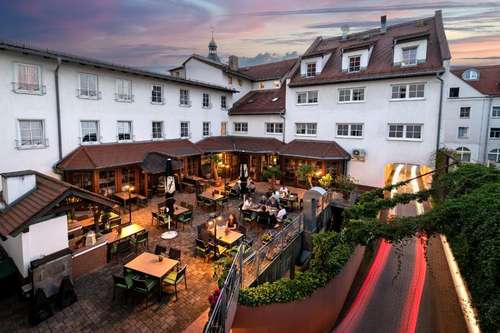 www.hotel-reussischer-hof.com