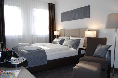 www.domhotel-koeln.com