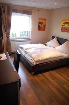 www.hotel-neuzeit.de