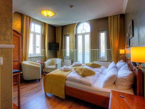 www.kurparkhotel-warnemuende.de