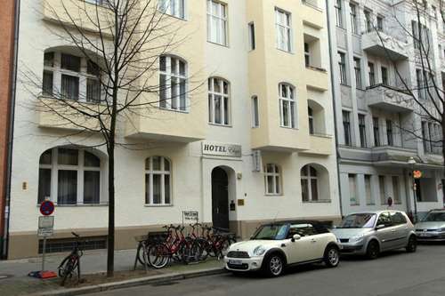 www.hotel-pension-elegia.de