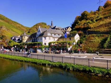 www.hotel-burg-metternich.de