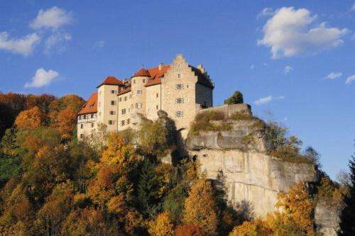 www.burg-rabenstein.de