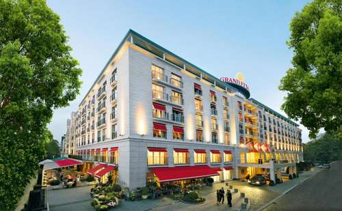 www.grand-elysee.com