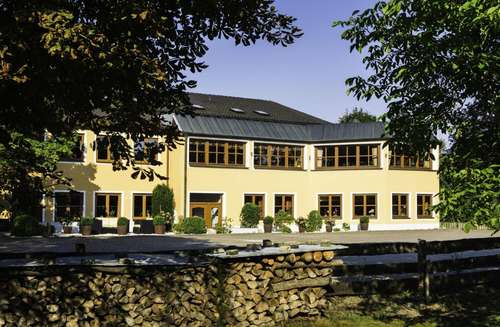 www.landhotel-hallnberg.de