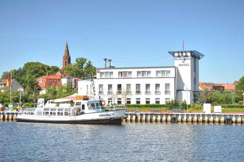 www.pommernyacht.de