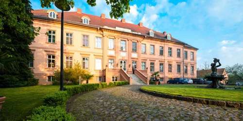 www.schlosshotel-ruehstaedt.de