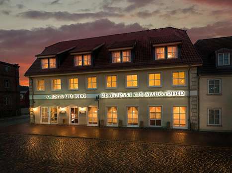 www.hotel-zur-burg-stargard.de